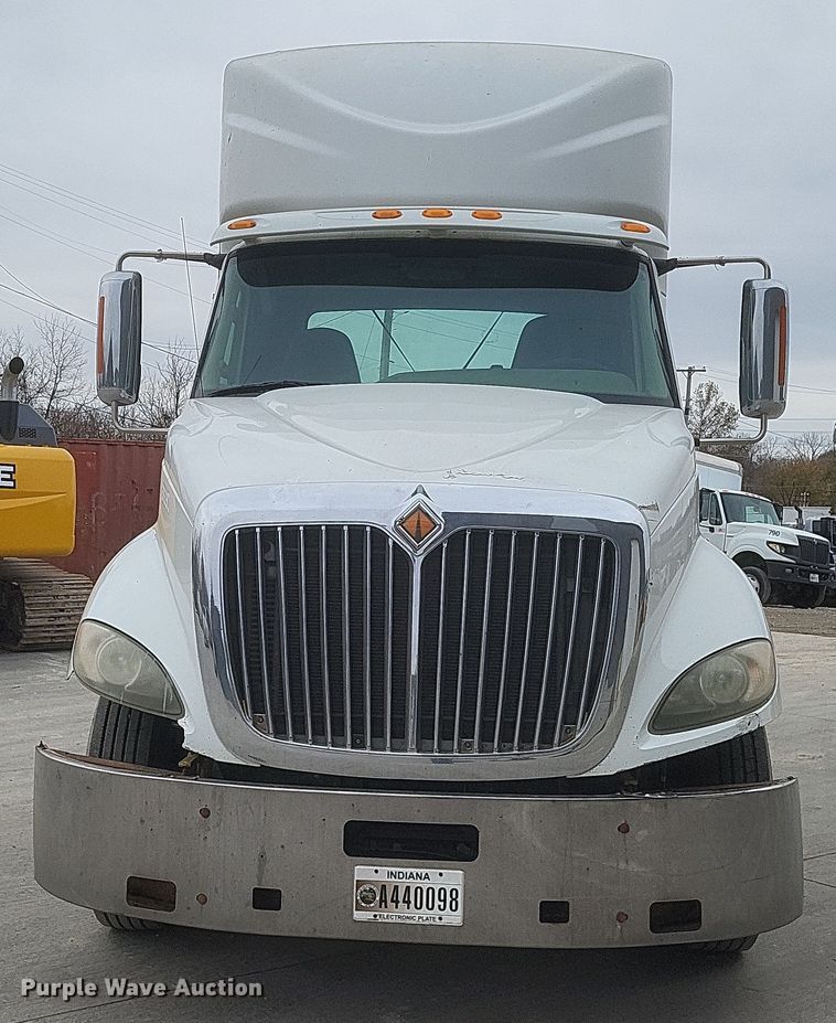 image for item DQ3829 2011 International  ProStar+ semi truck