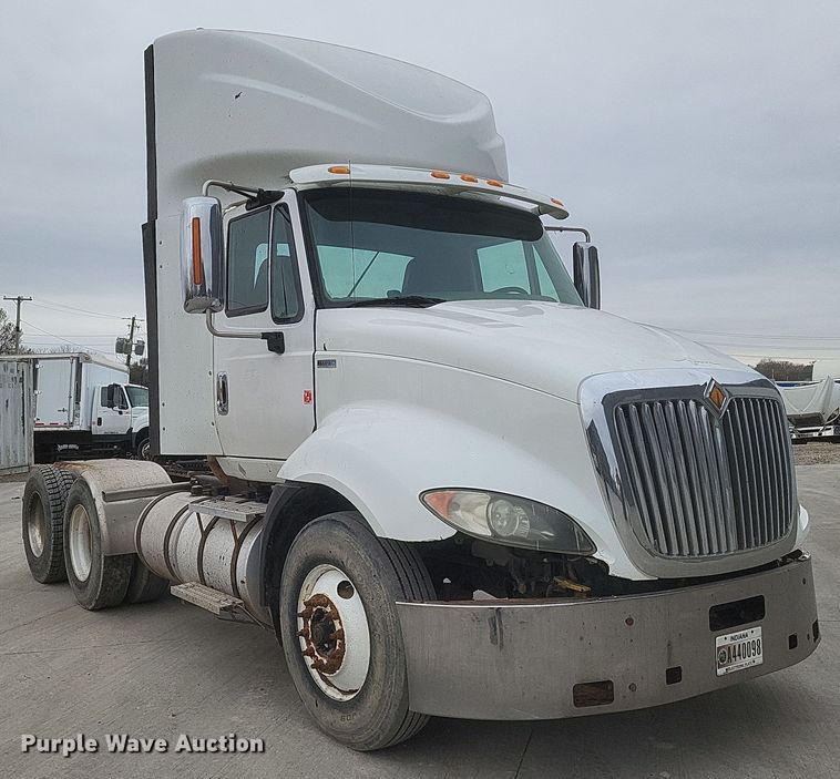 image for item DQ3829 2011 International  ProStar+ semi truck