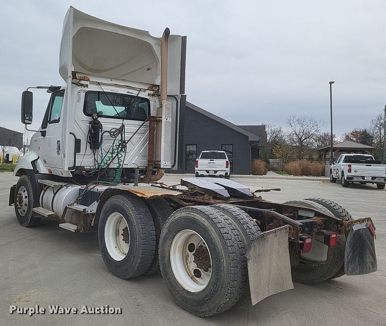 image for item DQ3829 2011 International  ProStar+ semi truck