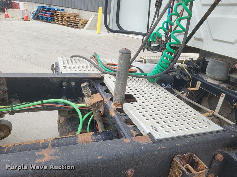 image for item DQ3829 2011 International  ProStar+ semi truck