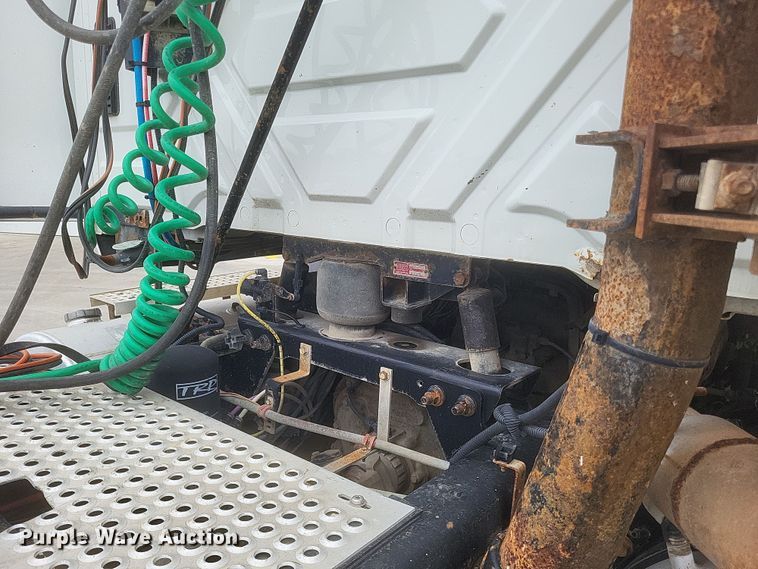 image for item DQ3829 2011 International  ProStar+ semi truck