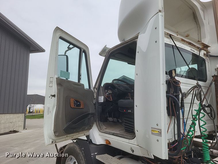 image for item DQ3829 2011 International  ProStar+ semi truck