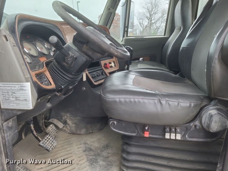 image for item DQ3829 2011 International  ProStar+ semi truck