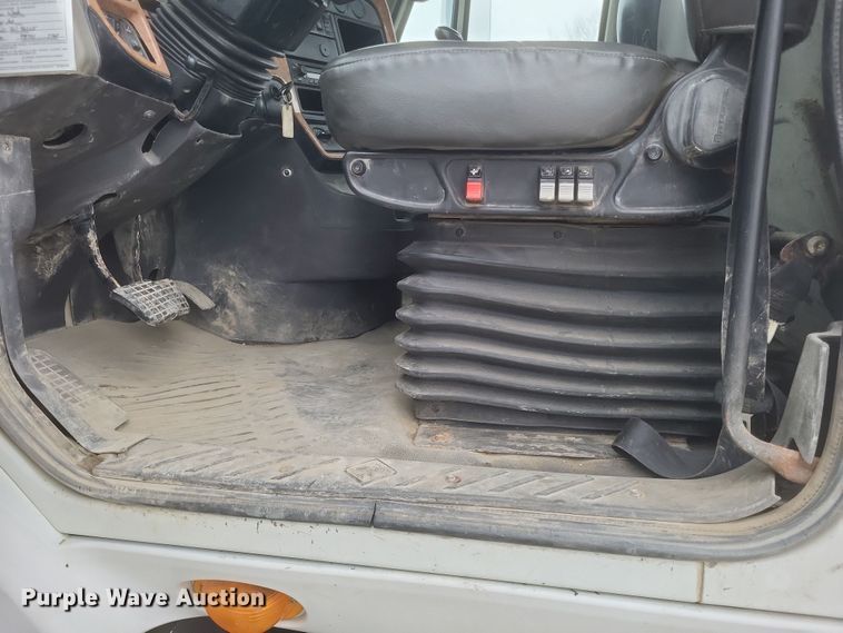 image for item DQ3829 2011 International  ProStar+ semi truck