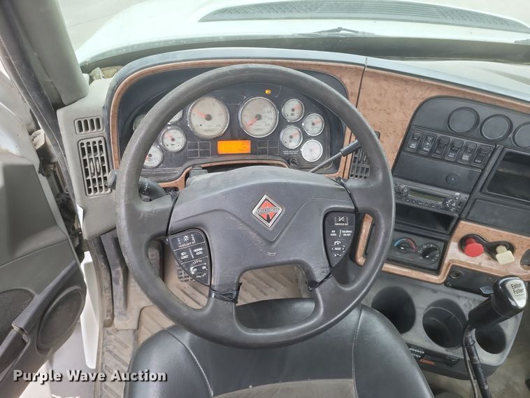 image for item DQ3829 2011 International  ProStar+ semi truck