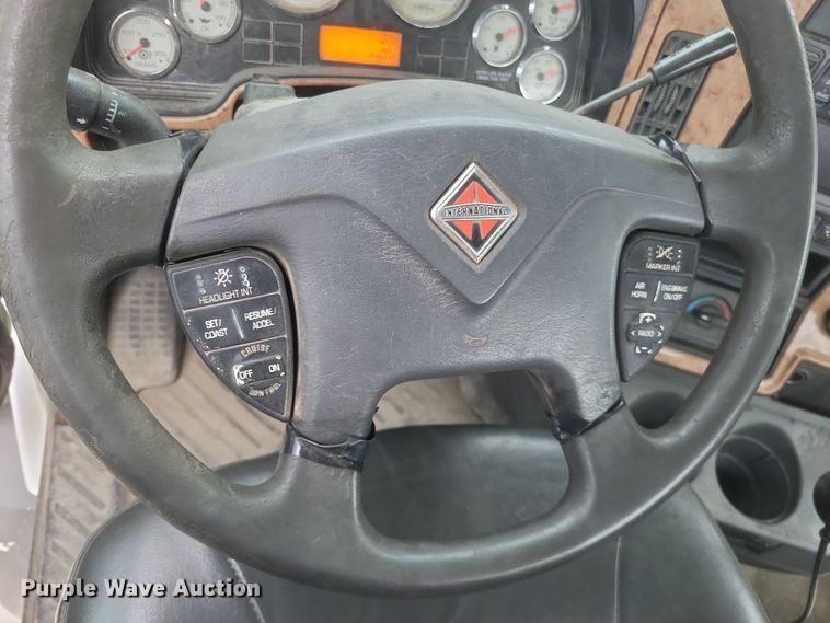 image for item DQ3829 2011 International  ProStar+ semi truck