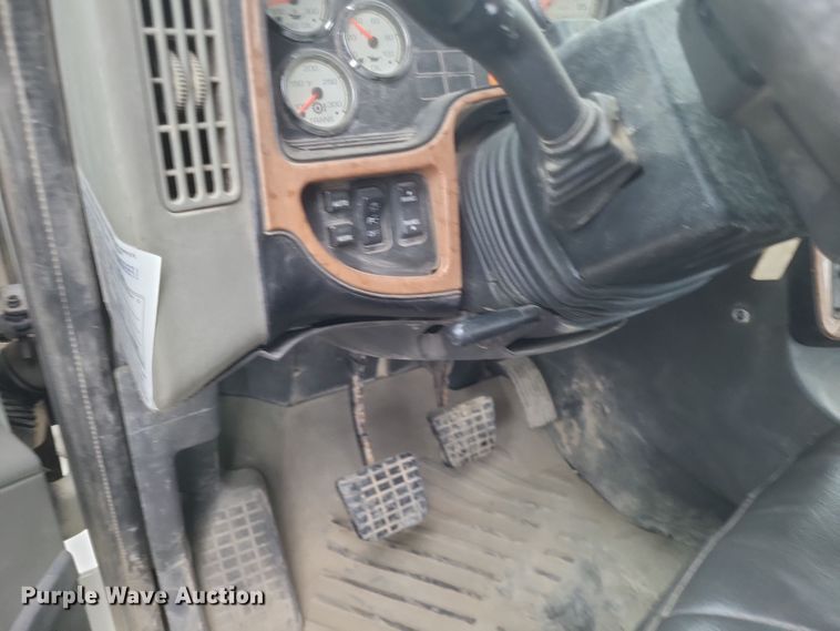 image for item DQ3829 2011 International  ProStar+ semi truck