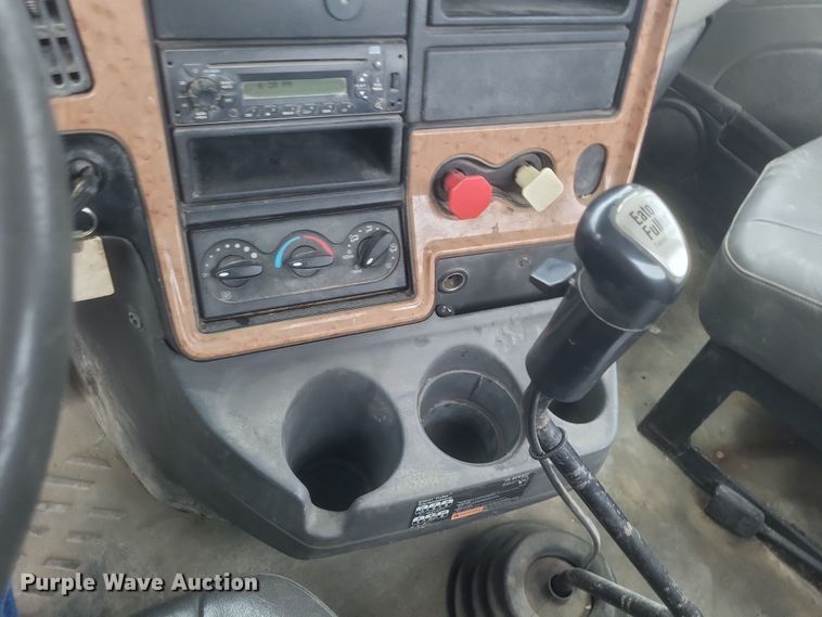 image for item DQ3829 2011 International  ProStar+ semi truck