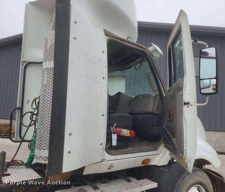 image for item DQ3829 2011 International  ProStar+ semi truck