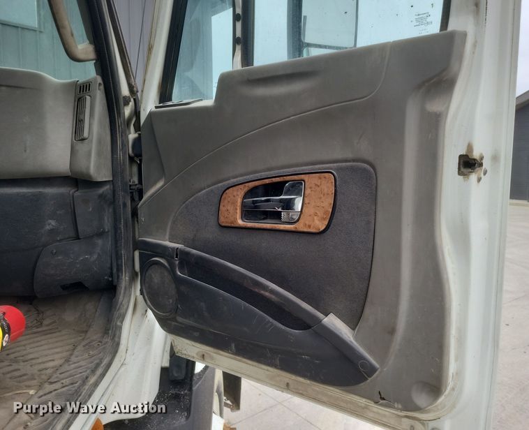 image for item DQ3829 2011 International  ProStar+ semi truck