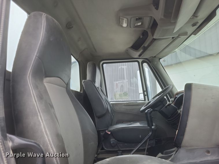 image for item DQ3829 2011 International  ProStar+ semi truck