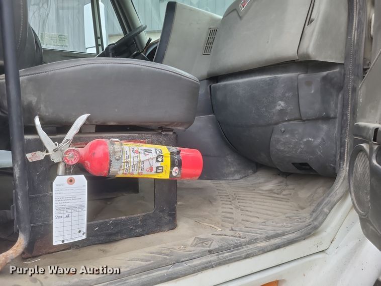 image for item DQ3829 2011 International  ProStar+ semi truck