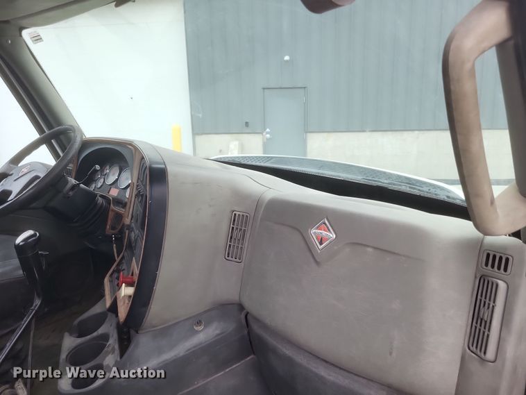 image for item DQ3829 2011 International  ProStar+ semi truck