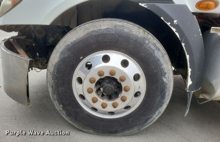 image for item DQ3829 2011 International  ProStar+ semi truck