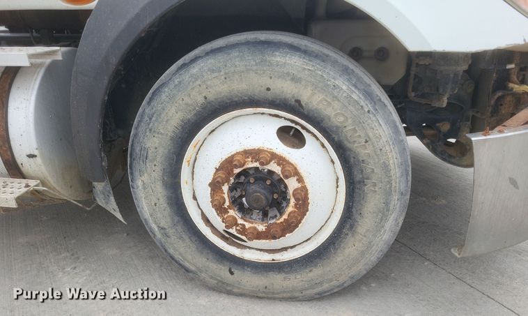 image for item DQ3829 2011 International  ProStar+ semi truck