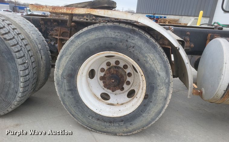 image for item DQ3829 2011 International  ProStar+ semi truck