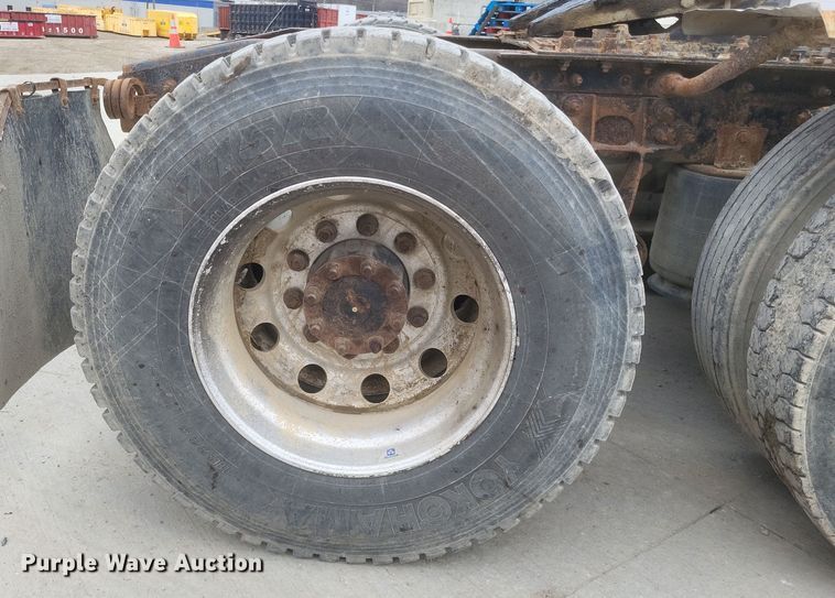 image for item DQ3829 2011 International  ProStar+ semi truck