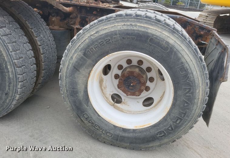 image for item DQ3829 2011 International  ProStar+ semi truck