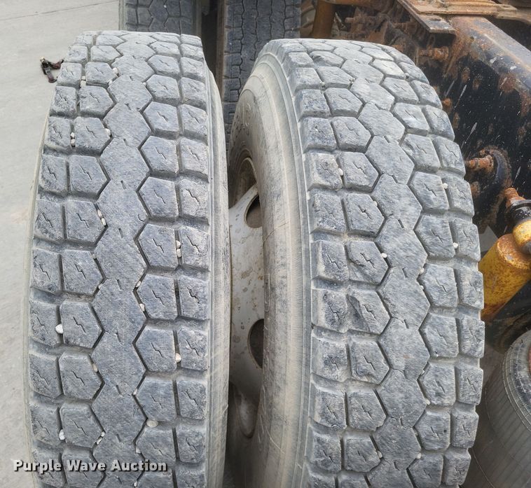 image for item DQ3829 2011 International  ProStar+ semi truck