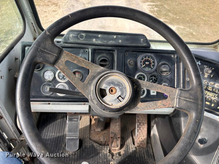 image for item DS2546 1997 Capacity TJ5000 yard truck