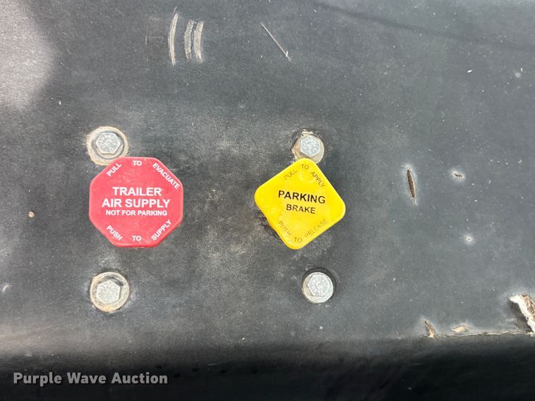 image for item DS2546 1997 Capacity TJ5000 yard truck