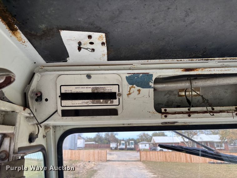 image for item DS2546 1997 Capacity TJ5000 yard truck