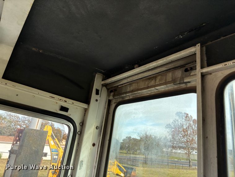 image for item DS2546 1997 Capacity TJ5000 yard truck