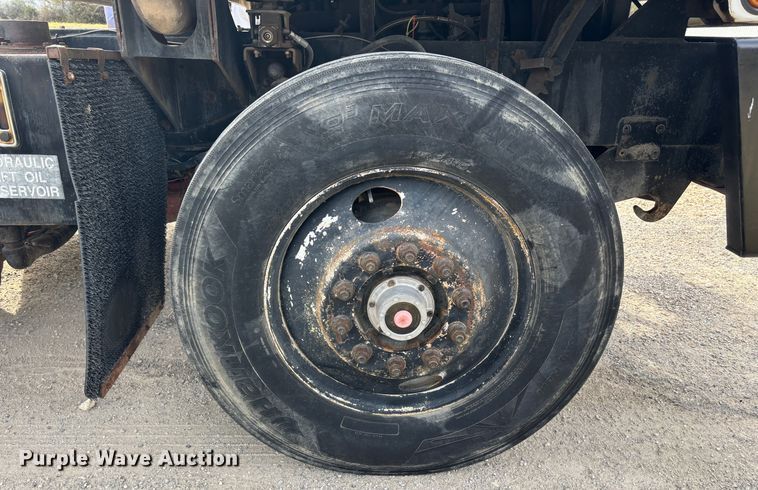 image for item DS2546 1997 Capacity TJ5000 yard truck