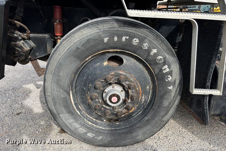 image for item DS2546 1997 Capacity TJ5000 yard truck