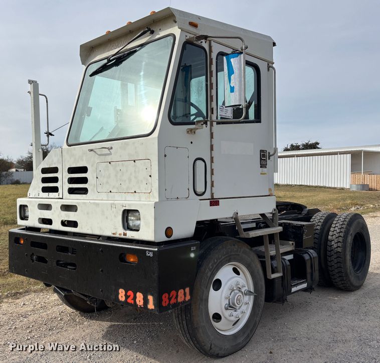 image for item DS2547 1997 Capacity TJ5000 yard truck