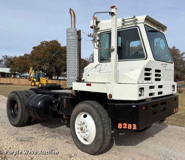 image for item DS2547 1997 Capacity TJ5000 yard truck