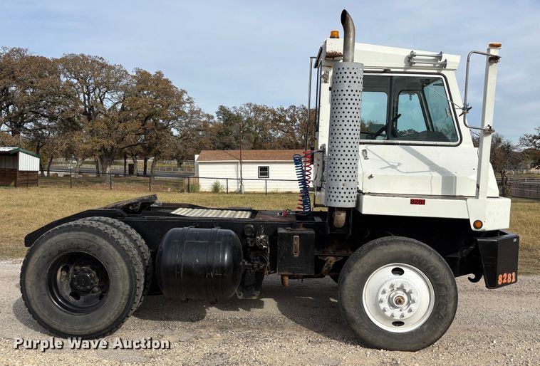 image for item DS2547 1997 Capacity TJ5000 yard truck