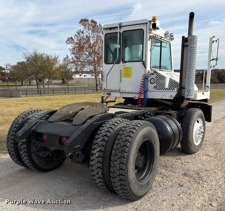 image for item DS2547 1997 Capacity TJ5000 yard truck