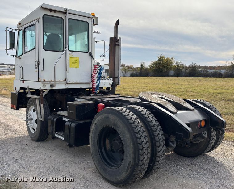 image for item DS2547 1997 Capacity TJ5000 yard truck