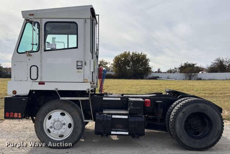 image for item DS2547 1997 Capacity TJ5000 yard truck