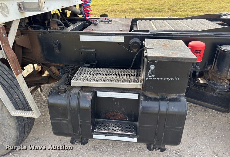 image for item DS2547 1997 Capacity TJ5000 yard truck