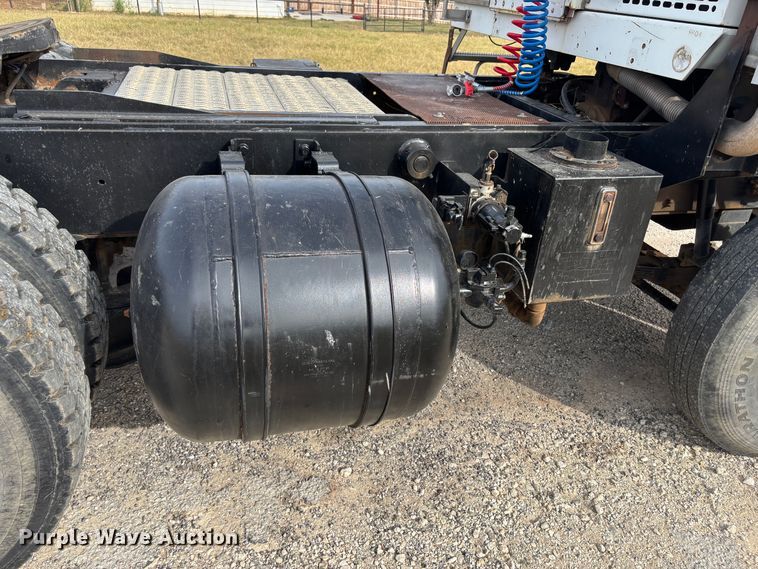 image for item DS2547 1997 Capacity TJ5000 yard truck