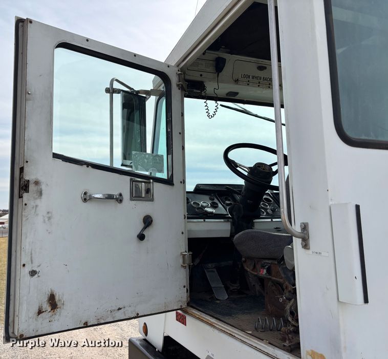 image for item DS2547 1997 Capacity TJ5000 yard truck