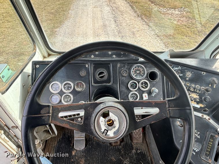 image for item DS2547 1997 Capacity TJ5000 yard truck