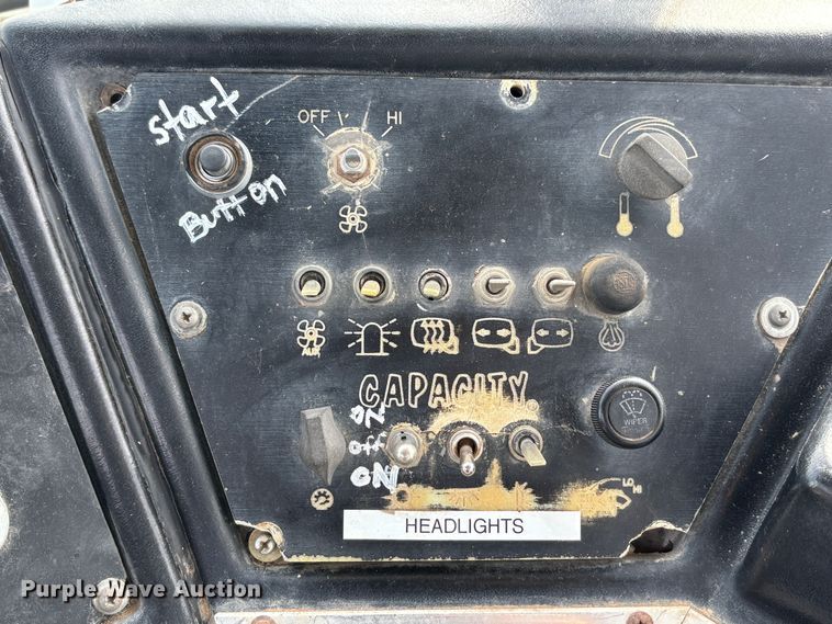 image for item DS2547 1997 Capacity TJ5000 yard truck