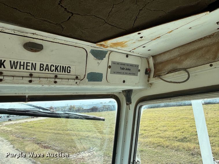 image for item DS2547 1997 Capacity TJ5000 yard truck