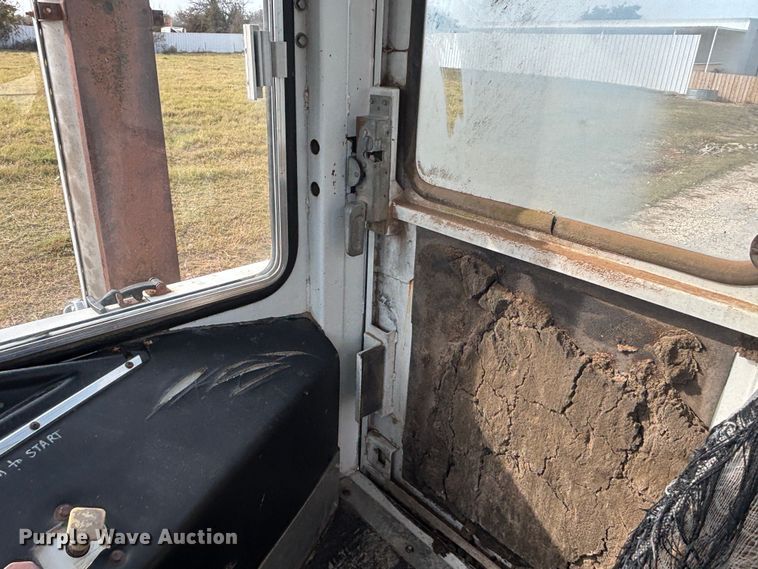 image for item DS2547 1997 Capacity TJ5000 yard truck