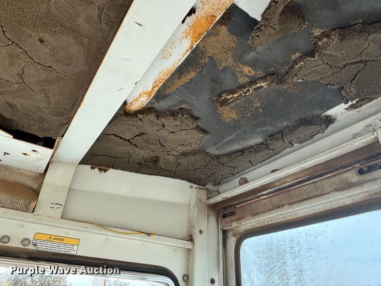 image for item DS2547 1997 Capacity TJ5000 yard truck