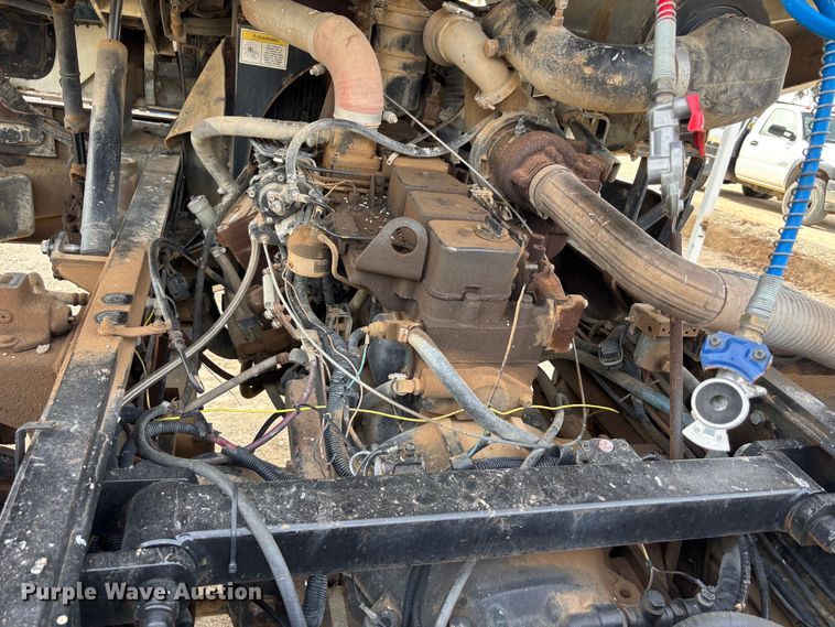 image for item DS2547 1997 Capacity TJ5000 yard truck