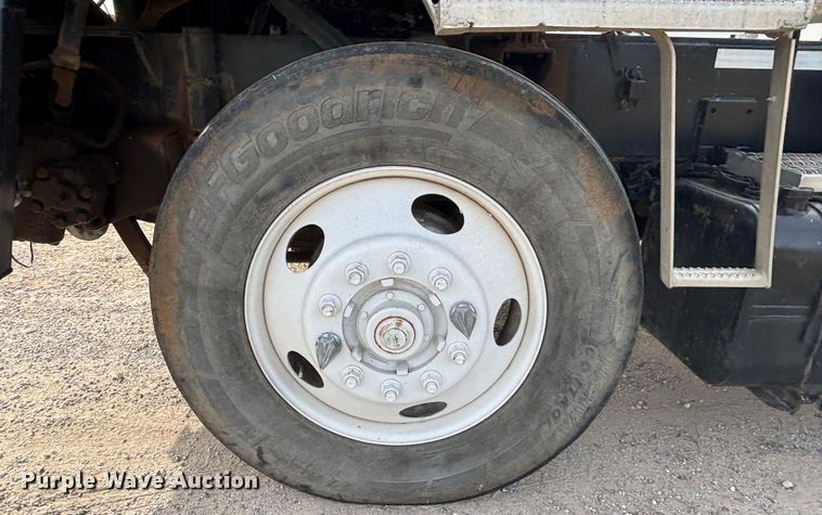 image for item DS2547 1997 Capacity TJ5000 yard truck