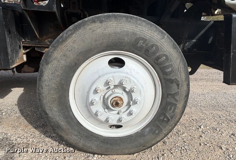 image for item DS2547 1997 Capacity TJ5000 yard truck