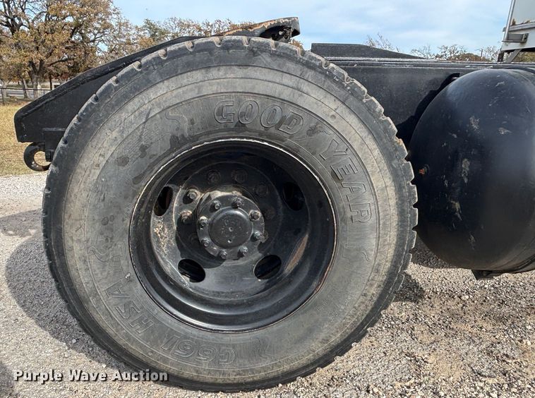 image for item DS2547 1997 Capacity TJ5000 yard truck