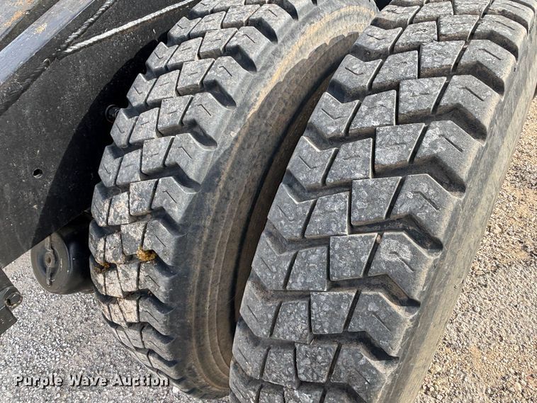 image for item DS2547 1997 Capacity TJ5000 yard truck