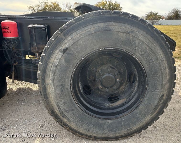 image for item DS2547 1997 Capacity TJ5000 yard truck