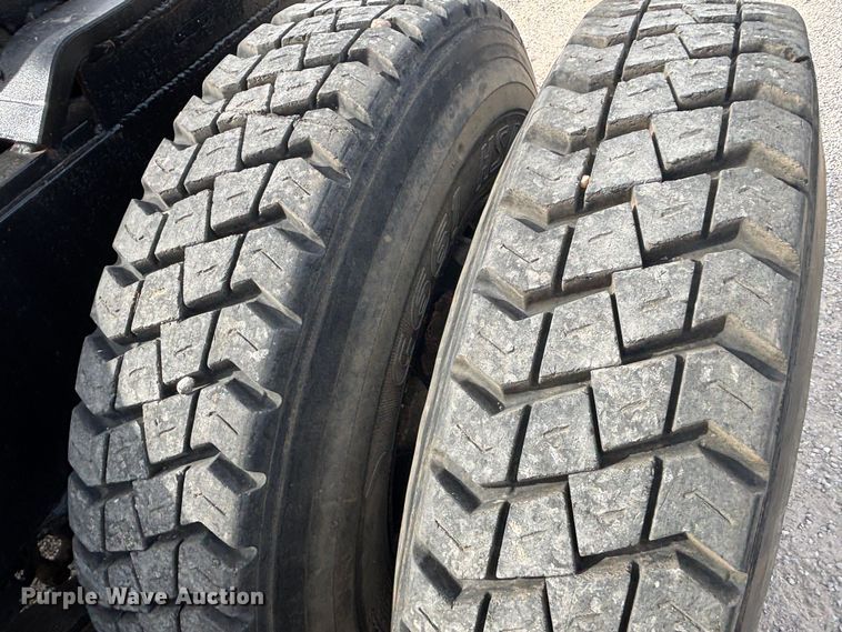 image for item DS2547 1997 Capacity TJ5000 yard truck